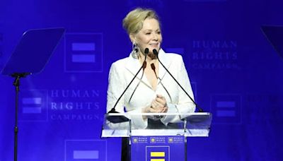 Jean Smart Says She’s “Thrilled” to be Considered a “Gay Icon” at Human Rights Campaign Dinner