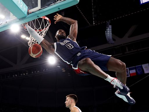LeBron James, Kevin Durant lead Team USA men's basketball to dominant win over Serbia and Nikola Jokić