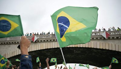 Crítica: Chuva é a vilã de uma festa divertida, inclusiva e cheia de referências em Paris-2024