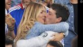 PHOTOS Dylan Deschamps et Mathilde fêtent la victoire des Bleus à l'Euro en s'embrassant, Nagui et Mélanie Page très tactiles