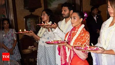 Kim Kardashian, Khloe Kardashian visit ISKCON temple in Mumbai | Mumbai News - Times of India