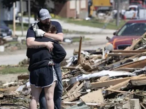 Sube a 19 el número de muertos por tornados en EU