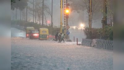 Delhi rains: 3 civil service aspirants die as basement of coaching centre flooded - CNBC TV18