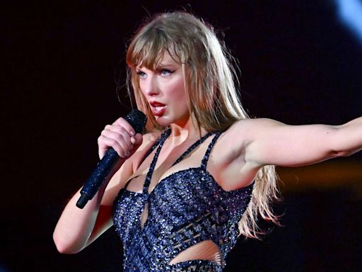 Taylor Swift Treats Eras Tour Crowd to 4 'Favorite Songs' to Honor 113th Show: 'That's My Favorite Number'