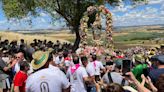 El rocío de Ciudad Real: Cientos de ciudadrealeños se vuelvan con la Virgen de Alarcos, en el camino a la ermita