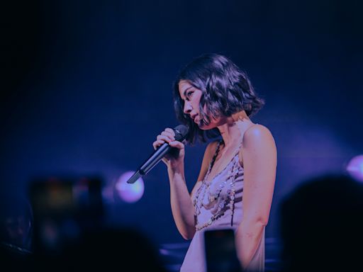 Gracie Abrams sticks close to her fans at Greek Theatre opener