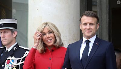 PHOTOS Brigitte Macron en rouge le jour et longue robe près du corps le soir pour recevoir Xi Jinping et sa femme