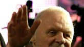 Anthony Hopkins deja el set para triunfar en TikTok a los 86 años