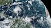 Se forma depresión tropical 8 en Atlántico y Fiona sigue como huracán mayor