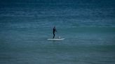 Muere un hombre tras caer inconsciente desde una tabla de paddle surf en Cala D´Or, Mallorca