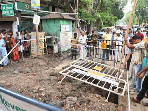 Decomposed body of woman found buried under Bidhan Sarani after residents complain of foul smell