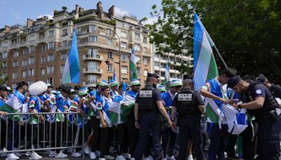 JO 2024 : File d’attente monstre et début de match raté, la galère pour entrer au Parc des Princes