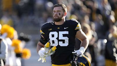 Iowa's Logan Lee signs 4-year contract with the Steelers