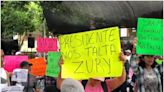 Familiares y amigos de Itzel Zurisaday protestan frente a AMLO y Sheinbaum; exigen ayuda para localizarla