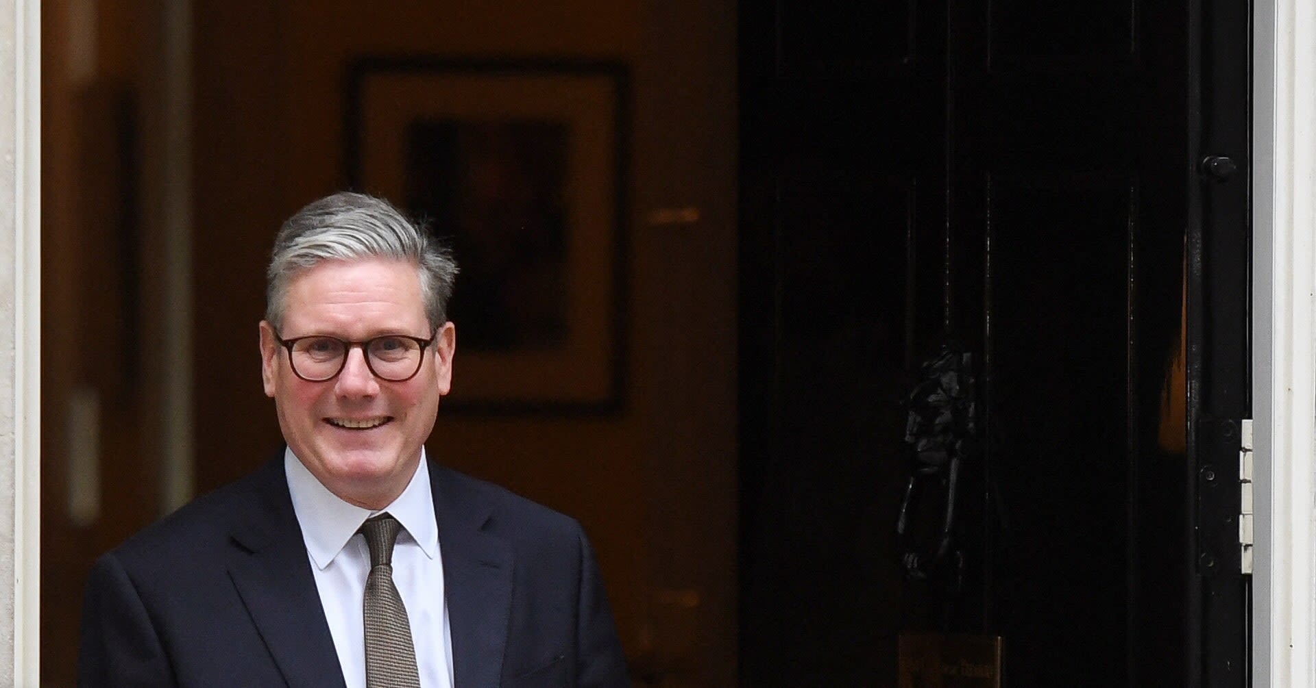 Welcome to Downing Street: new PM's kids greeted by former young residents