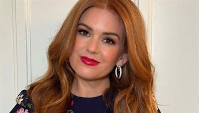 Captan a Isla Fisher sin su anillo de compromiso tras anunciar su divorcio