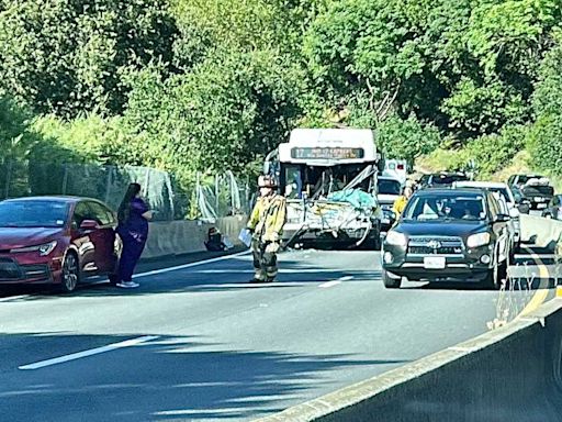 4 injured in multi-vehicle crash involving bus on Highway 17 in Santa Cruz County