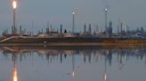 Venezuela's biggest refinery halts gasoline production -sources