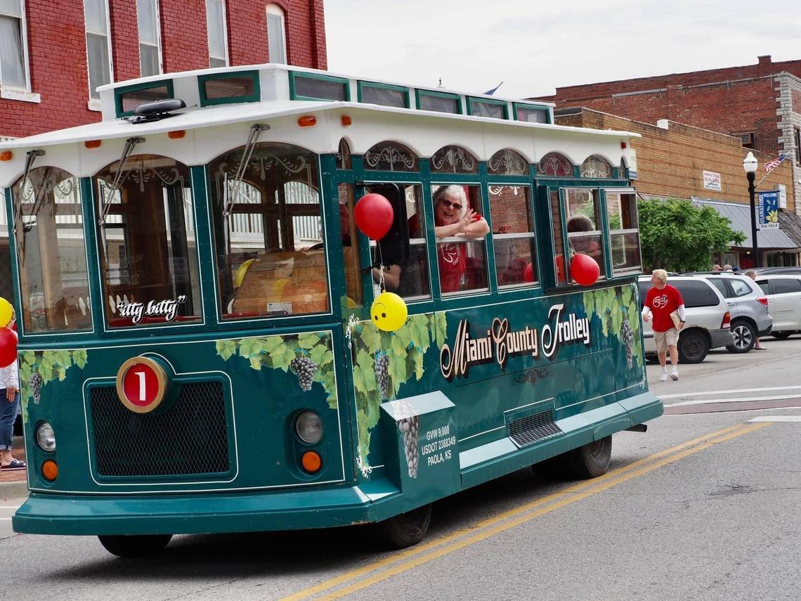 It’s wine trolley season: Kansas City area excursion takes passengers around wineries