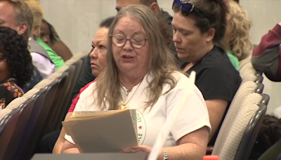 Parents and students make their voices heard to save Oakridge Elementary in Hollywood from closing - WSVN 7News | Miami News, Weather, Sports | Fort Lauderdale