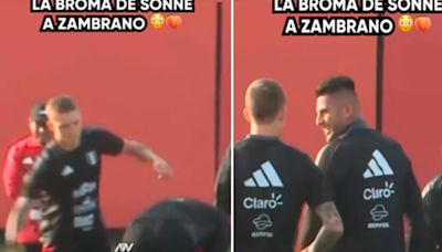 Mira VIDEO de Oliver Sonne dando nalgueada a Carlos Zambrano: 'Vikingo' dejó en shock al 'Kaiser'