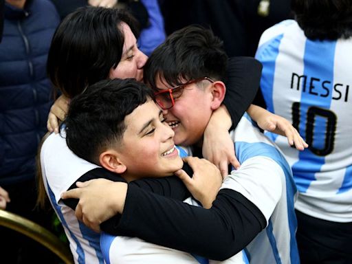 Argentinos llenan el centro de Buenos Aires para festejar otra Copa América