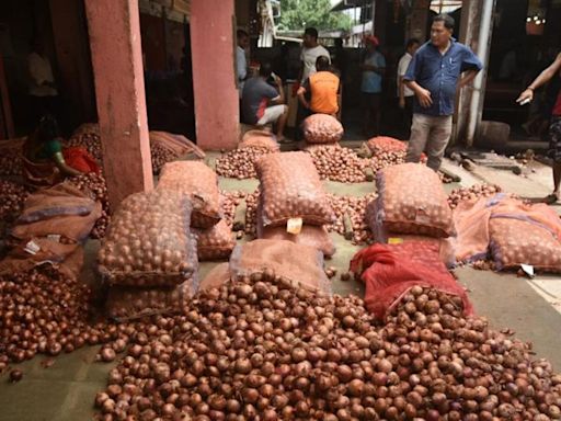 Sharp rise in onion, potato, tomato prices