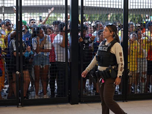 Fans stuck outside as Copa América final venue 'closes gates'