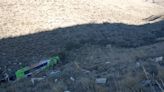 Arequipa: Chofer de bus se salva de morir luego de caer a barranco de 200 metros
