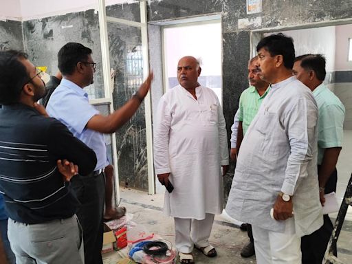 Minister visits District Hospital, Mother and Child Hospital in Haveri, holds meeting