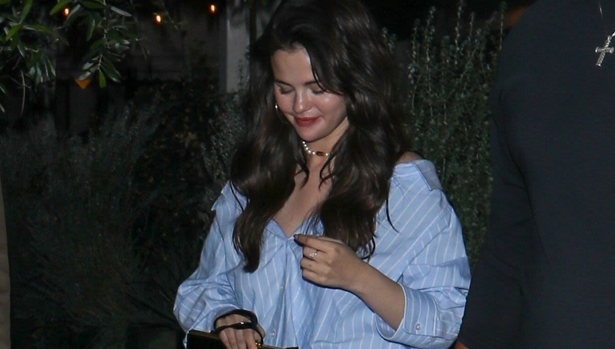 Selena Gomez Pairs Summer's Easiest Shirt Trend With—Wait for It—Zara Sandals