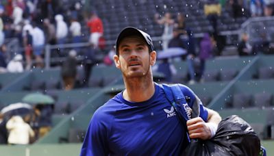 Andy Murray distracted by bizarre weather as he heads for defeat on ATP return