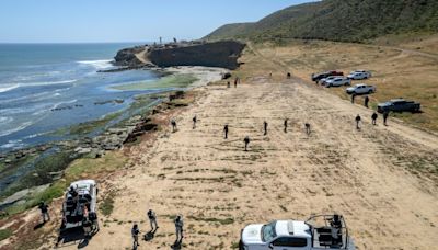 Cuerpos de surfistas australianos asesinados en México llegan a EEUU