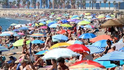 Warning to Brits going to Spain amid new beach umbrella scam