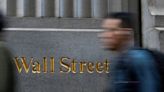 Wall Street avança com Fed sinalizando tendência mais branda antes de dados de emprego
