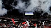 Una hincha de River, internada tras caerse por una escalera del Monumental