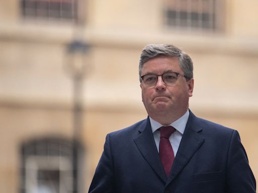 Former justice minister Sir Robert Buckland first Conservative big beast to lose seat