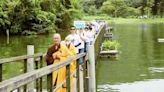 大悲觀音祈福健行 300人持咒繞行龍潭湖放流魚苗護生態 | 蕃新聞