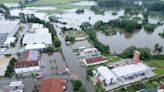 Un bombero muere y un tren de larga distancia descarrila entre aguaceros e inundaciones en Alemania