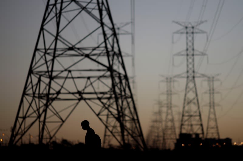 Govt to invest Rs 17 lakh crore in power sector in next 5 years: Power Minister By IANS