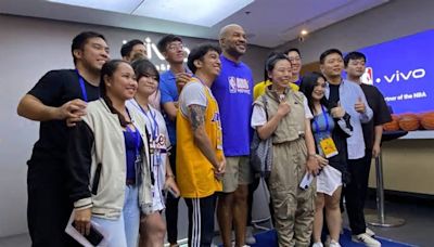 5-time NBA champion Derek Fisher meets Filipino fans