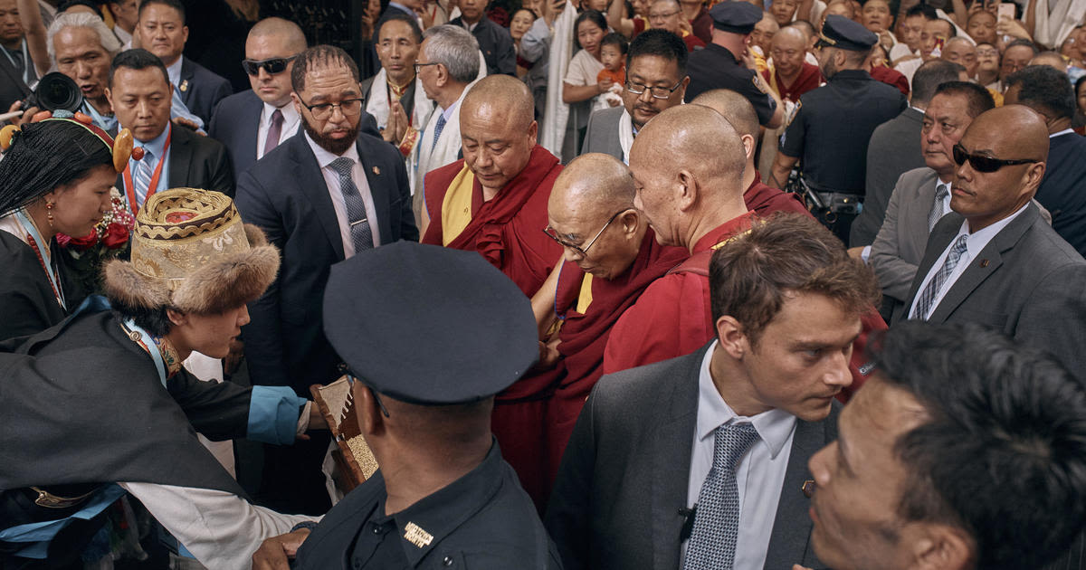 Dalai Lama arrives in New York City to receive medical treatment