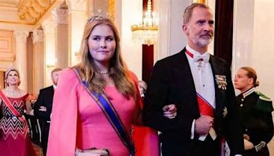 El rey Felipe VI concede a la princesa Amalia de Holanda la Gran Cruz de la Orden de Isabel la Católica