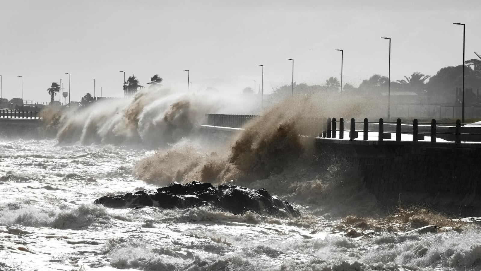 Nearly 1,000 homes in Cape Town destroyed by storms