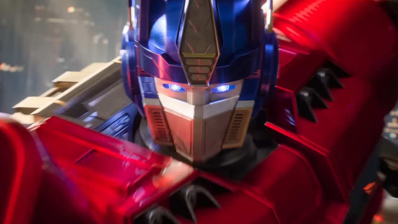 Chris Hemsworth on Voicing Young Optimus Prime: 'The Goal was Never to Sound Like Peter Cullen' | SDCC 2024 - IGN