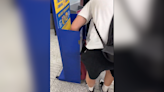 Un malagueño rompe las ruedas de su maleta para viajar con Ryanair sin facturar: "Ahora sí, ahora sí vamos a Málaga"