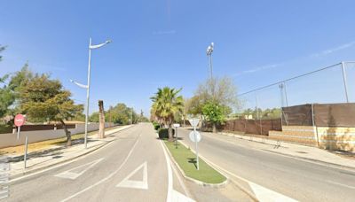 Rescatan a un anciano herido grave tras caer a una piscina vacía en Guillena