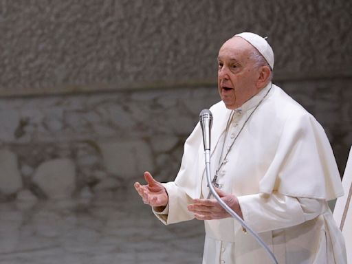 El papa Francisco ve terrible que las inversiones más rentables sean las armas