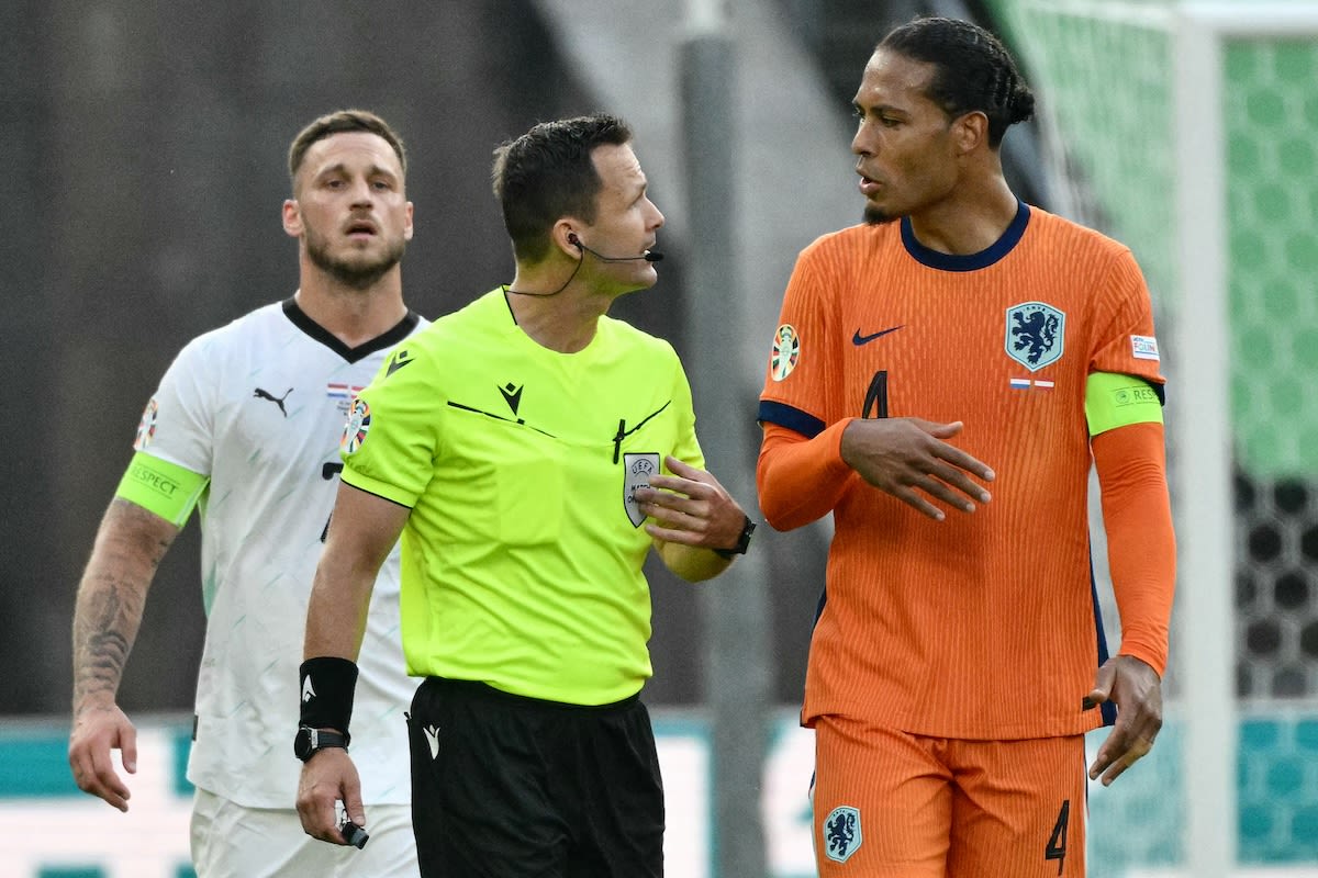 Ronald de Boer says Manchester United ‘monster’ was better than Virgil van Dijk