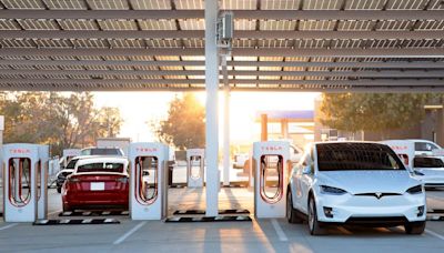 Here's the how many public EV charging ports the US has now